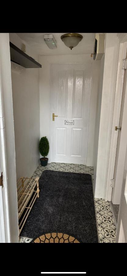 Apartment The Hideaway!! Ground Floor Free Parking *