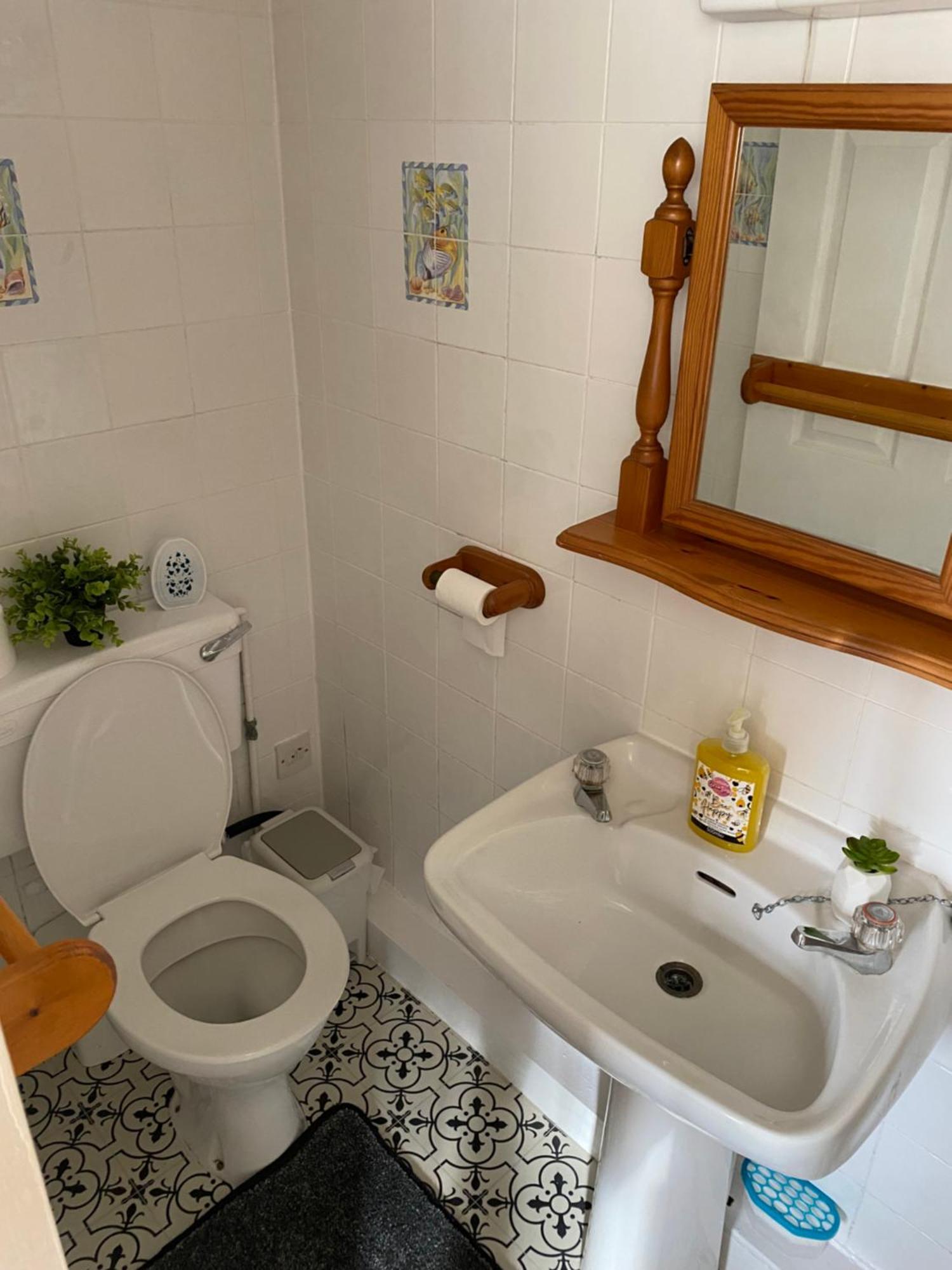 The Hideaway!! Ground Floor Free Parking *